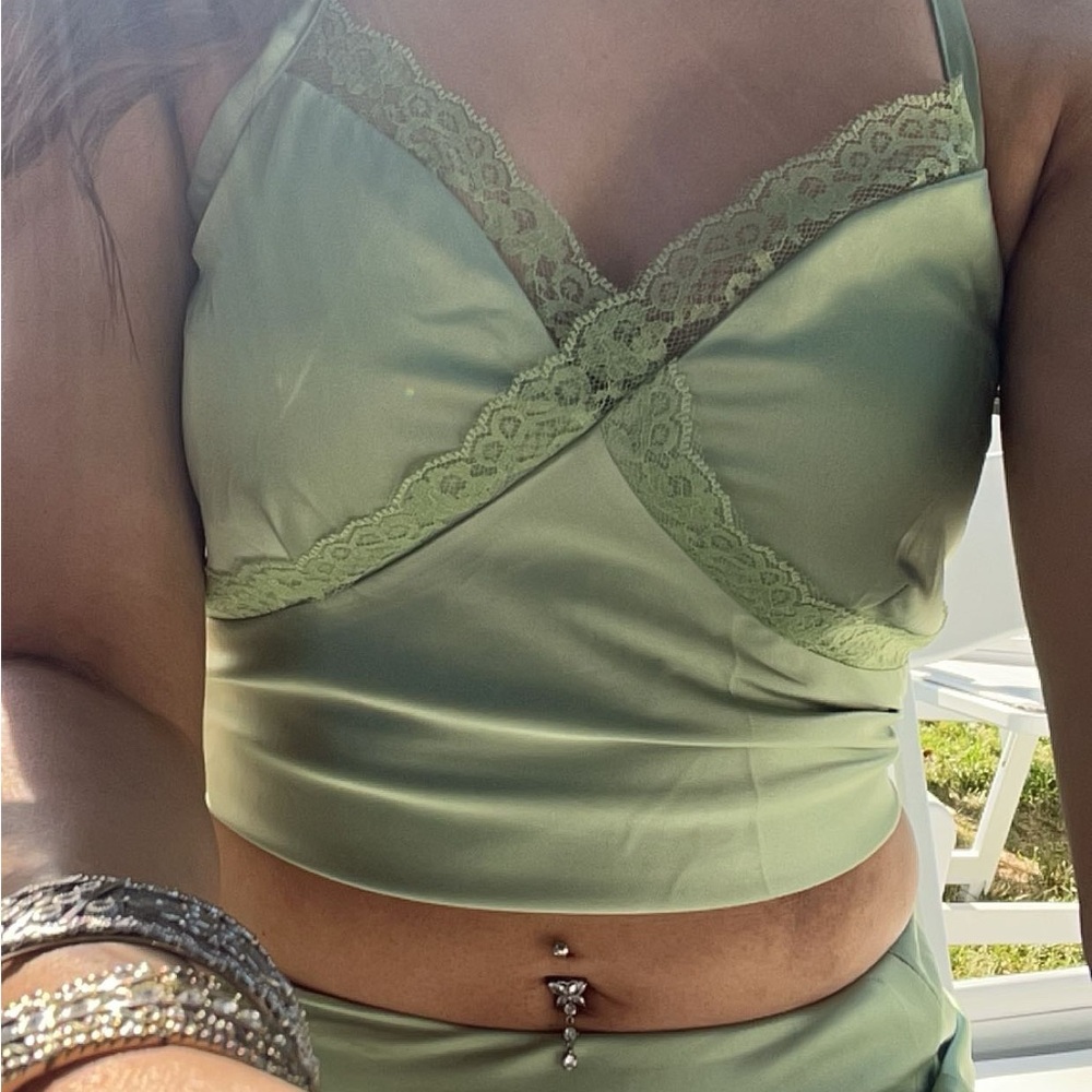 Elegant Green Lace Trim Satin Two-Piece Maxi Dress / US XS / Le Lis Collection